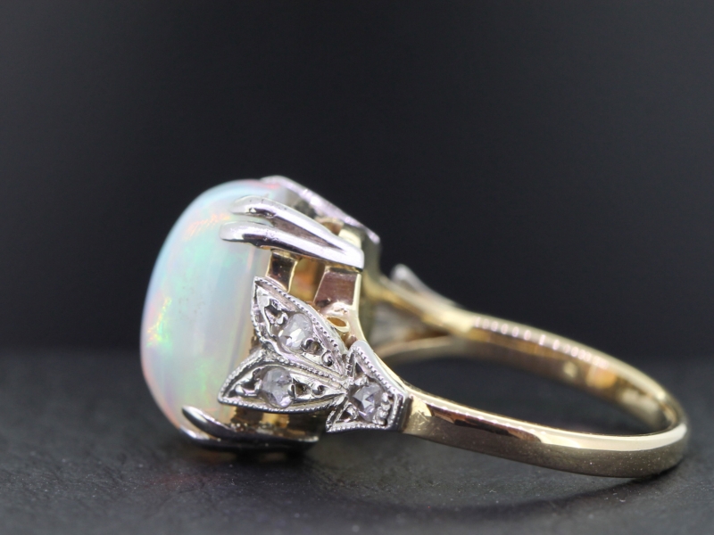 STUNNING OPAL AND DIAMOND 18 CARAT GOLD AND PLATINUM RING