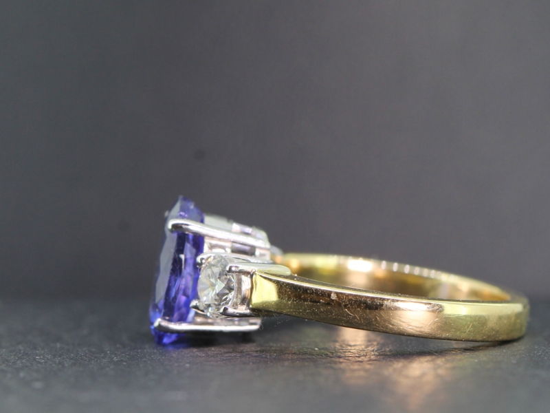 MAGNIFICENT AAA TANZANITE AND DIAMOND 18 CARAT GOLD TRILOGY RING 