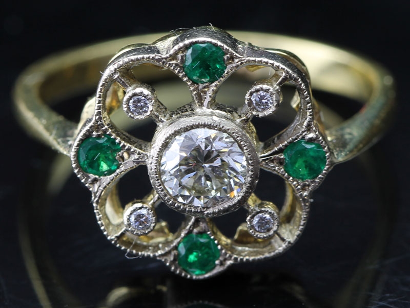 WONDERFUL EDWARDIAN DIAMOND AND EMERALD 18 CARAT GOLD RING