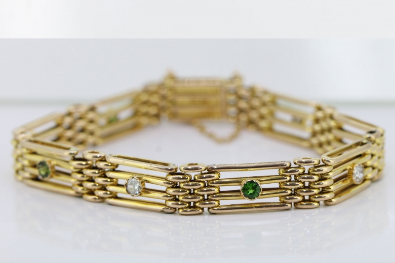 BEAUTIFUL DEMANTOID AND DIAMOND 15 CARAT GOLD GATE BRACELET