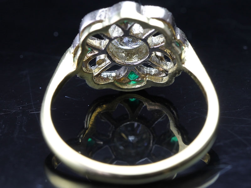 WONDERFUL EDWARDIAN DIAMOND AND EMERALD 18 CARAT GOLD RING