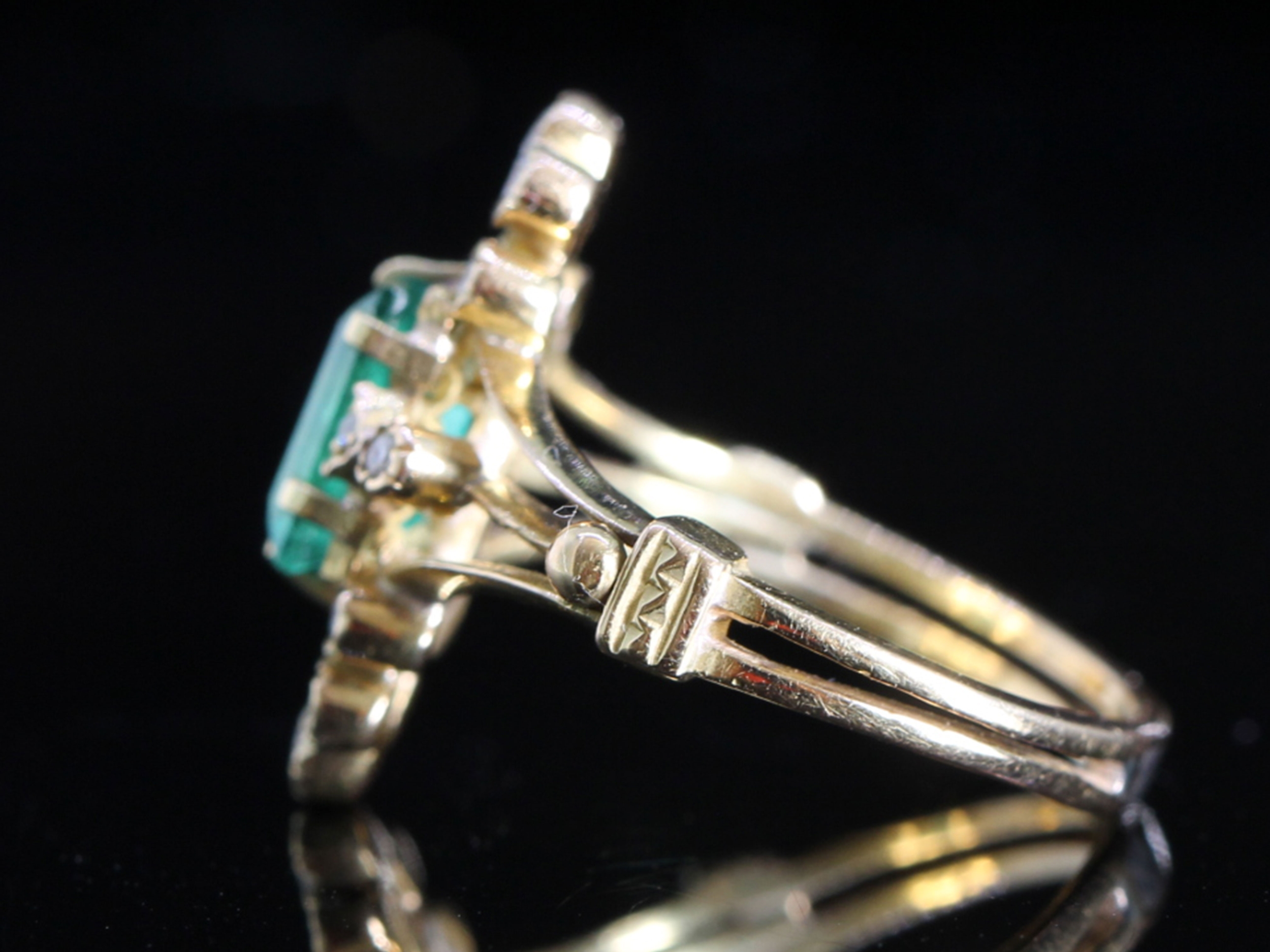 Vintage Colombian Emerald and Diamond 18ct Gold Ring