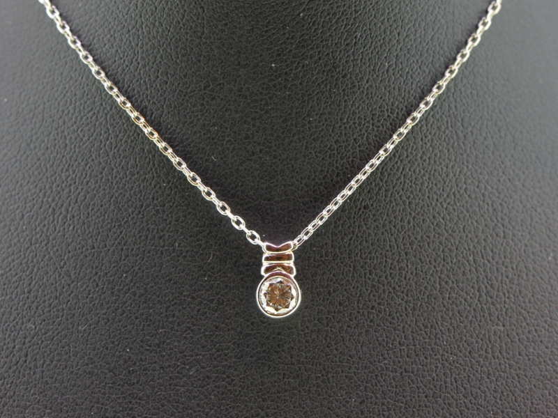 UNIQUE DIAMOND SOLITAIRE 18 CARAT GOLD PENDANT AND CHAIN