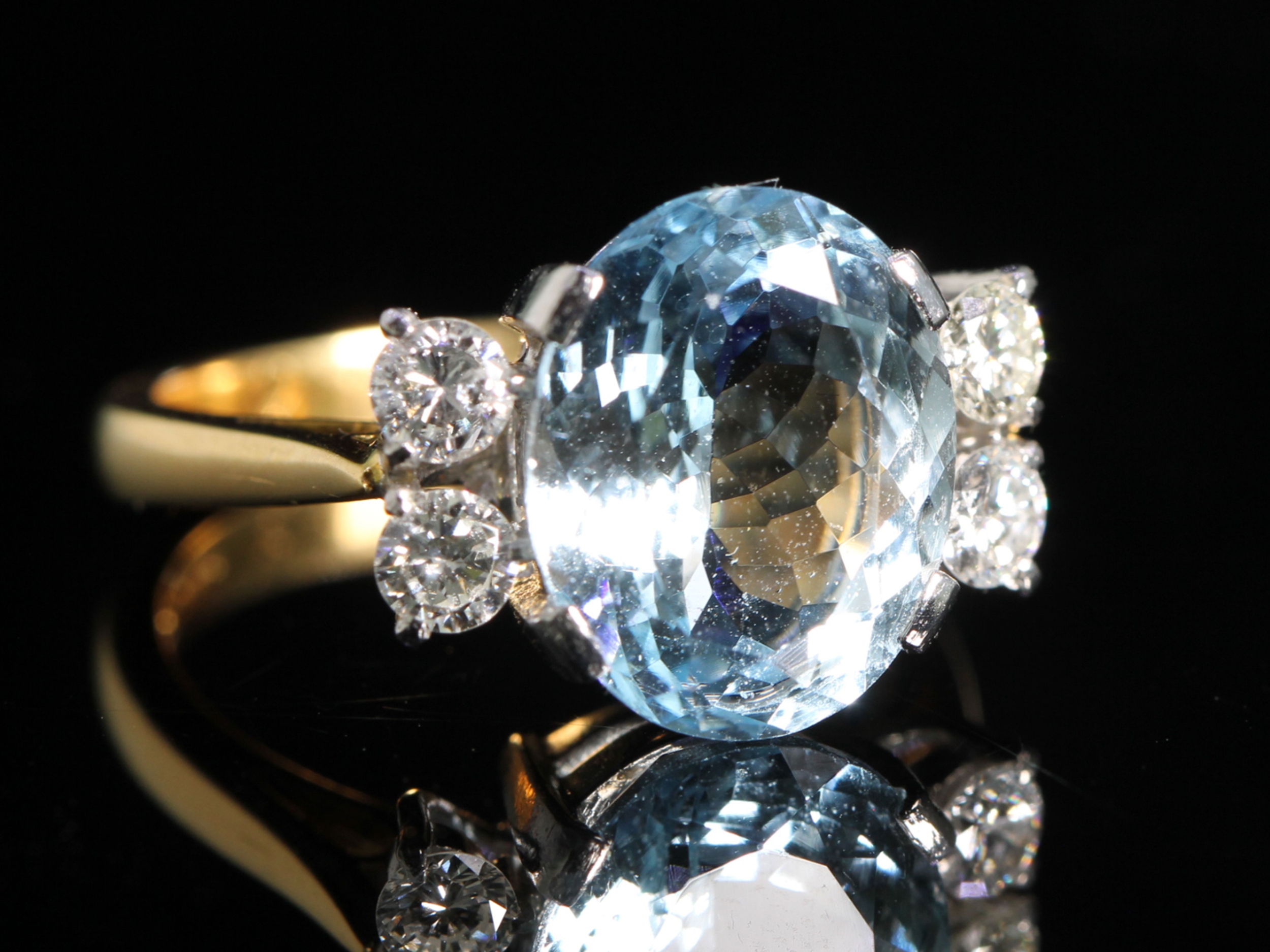 Vintage 4ct Aquamarine and Diamond 18ct Gold Ring