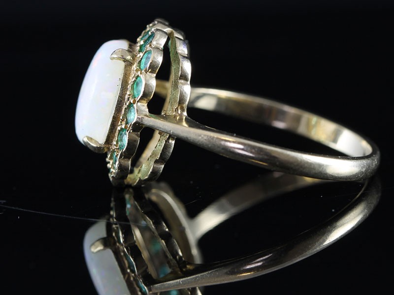 BEAUTIFUL INSPIRED VINTAGE AUSTRALIAN OPAL AND EMERALD 9 CARAT RING