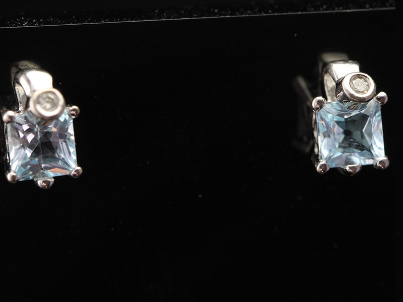 FABULOUS AQUAMARINE AND DIAMOND 9 CARAT GOLD STUD EARRINGS