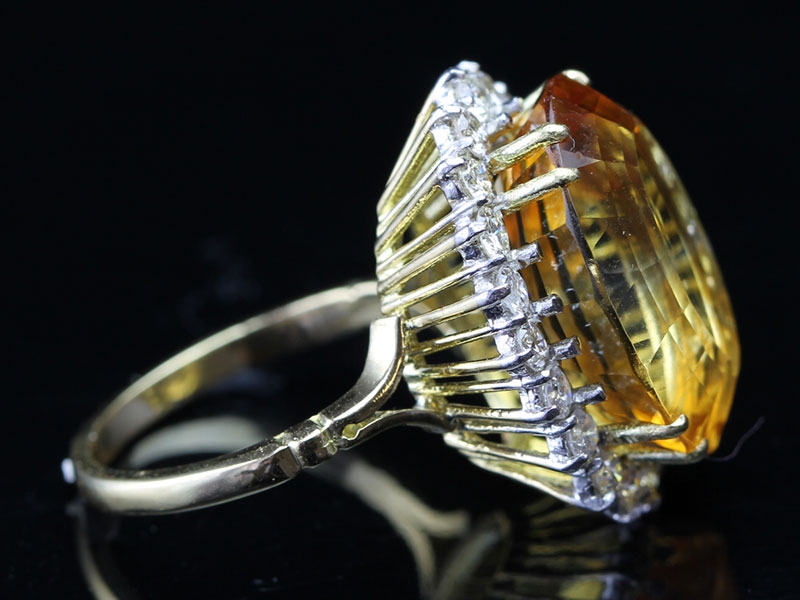 GORGEOUS 7 CARAT CITRINE AND DIAMOND CLUSTER 18 CARAT GOLD 1970s COCKTAIL/DRESS RING