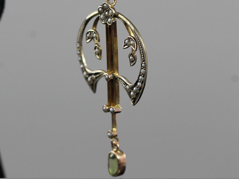 BEAUTIFUL ART NOUVEAU LAVALIERE 9 CARAT GOLD PENDANT AND CHAIN 