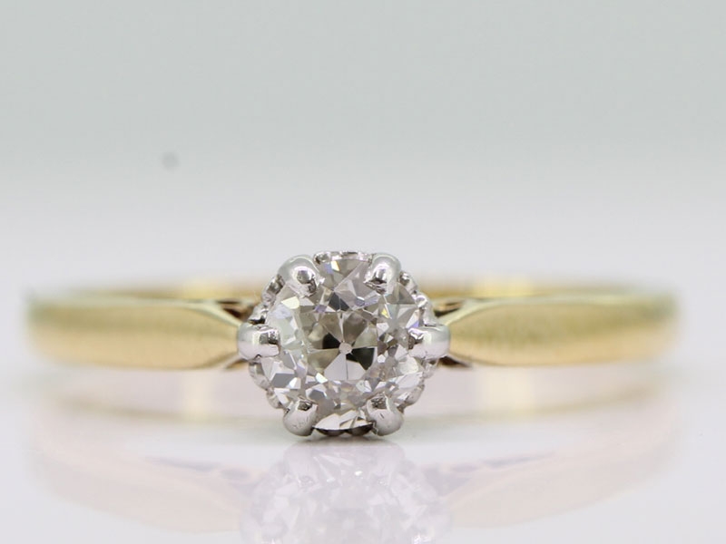 GORGEOUS DIAMOND 18 CARAT GOLD SOLITAIRE RING