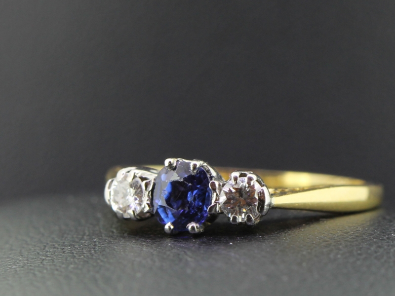 GORGEOUS SAPPHIRE AND DIAMOND 18 CARAT GOLD TRILOGY RING