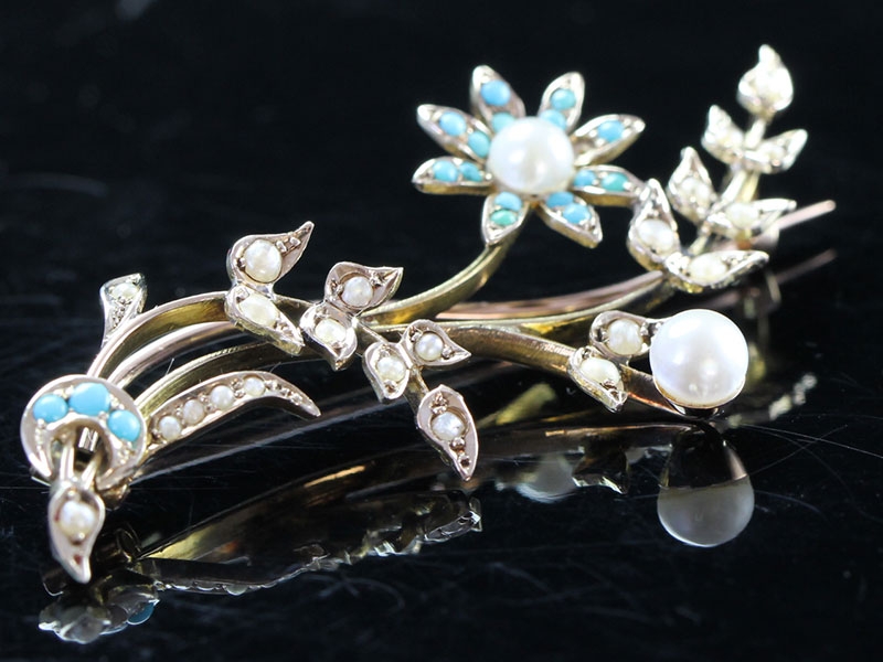 FINE EDWARDIAN 15 CARAT GOLD NATURAL SEED PEARL AND TURQUOISE FLORAL SPRAY BROOCH