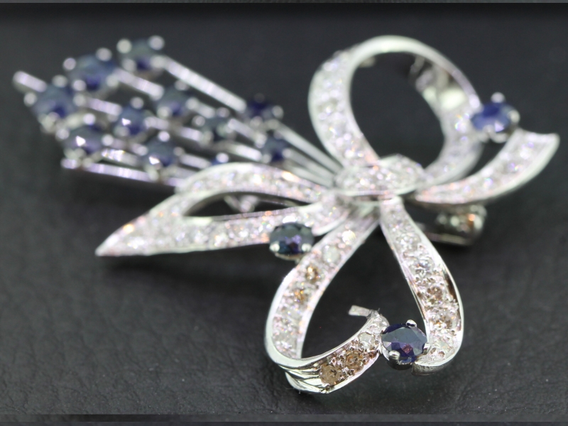 Stunning Sapphire and Diamond Platinum Comet Brooch