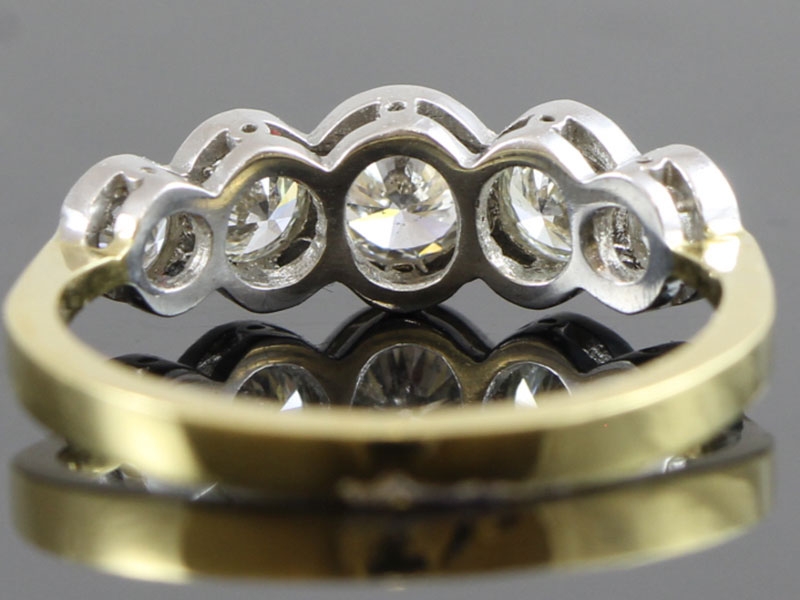 STUNNING FIVE STONE DIAMOND 18 CARAT GOLD RING