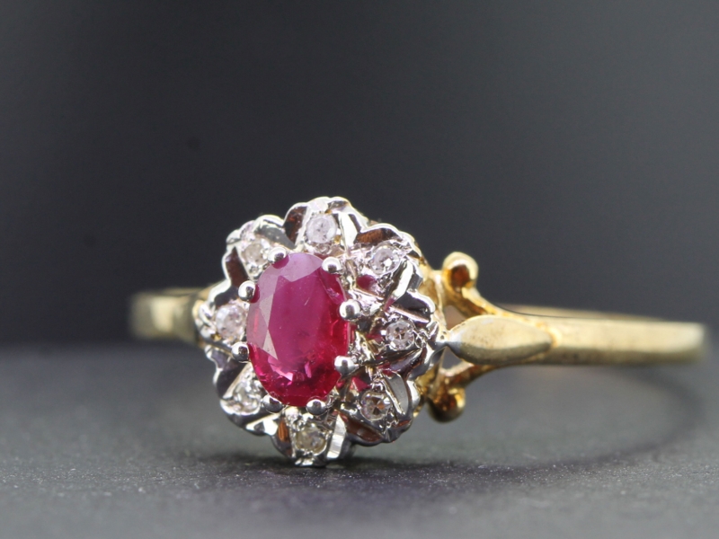 PRETTY RUBY AND DIAMOND 9 CARAT GOLD CLUSTER RING