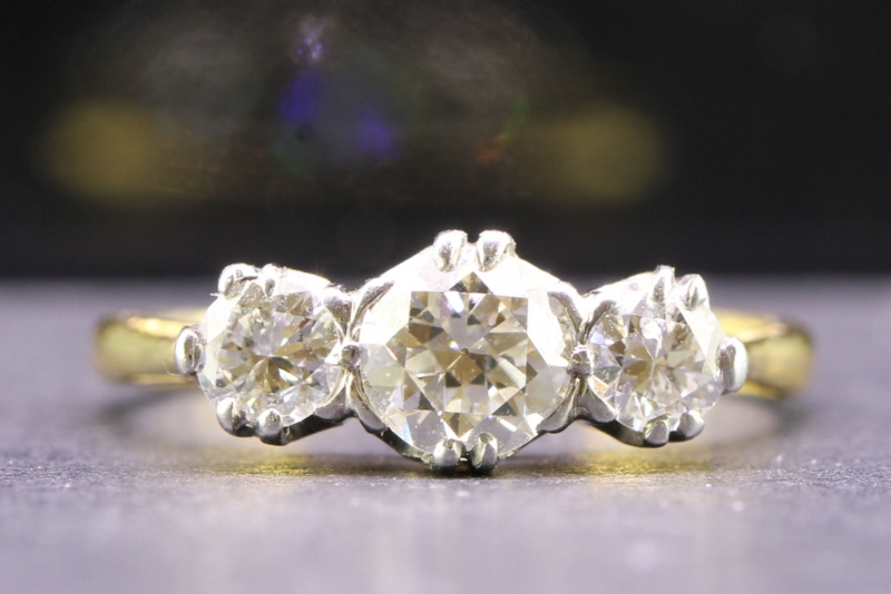  BEAUTIFUL VINTAGE 1930'S DIAMOND TRILOGY 18 CARAT CARAT AND PLATINUM RING