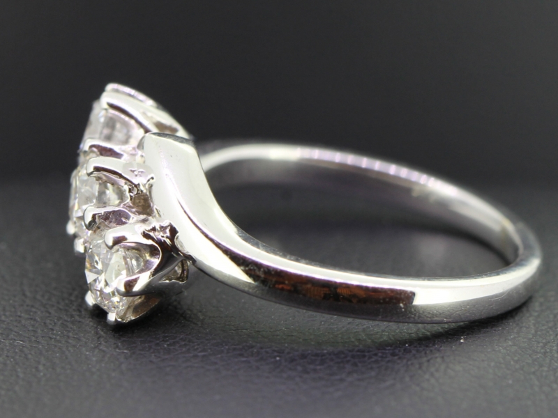   IMPRESSIVE THREE STONE DIAMOND ON A TWIST IN 18 CARAT GOLD