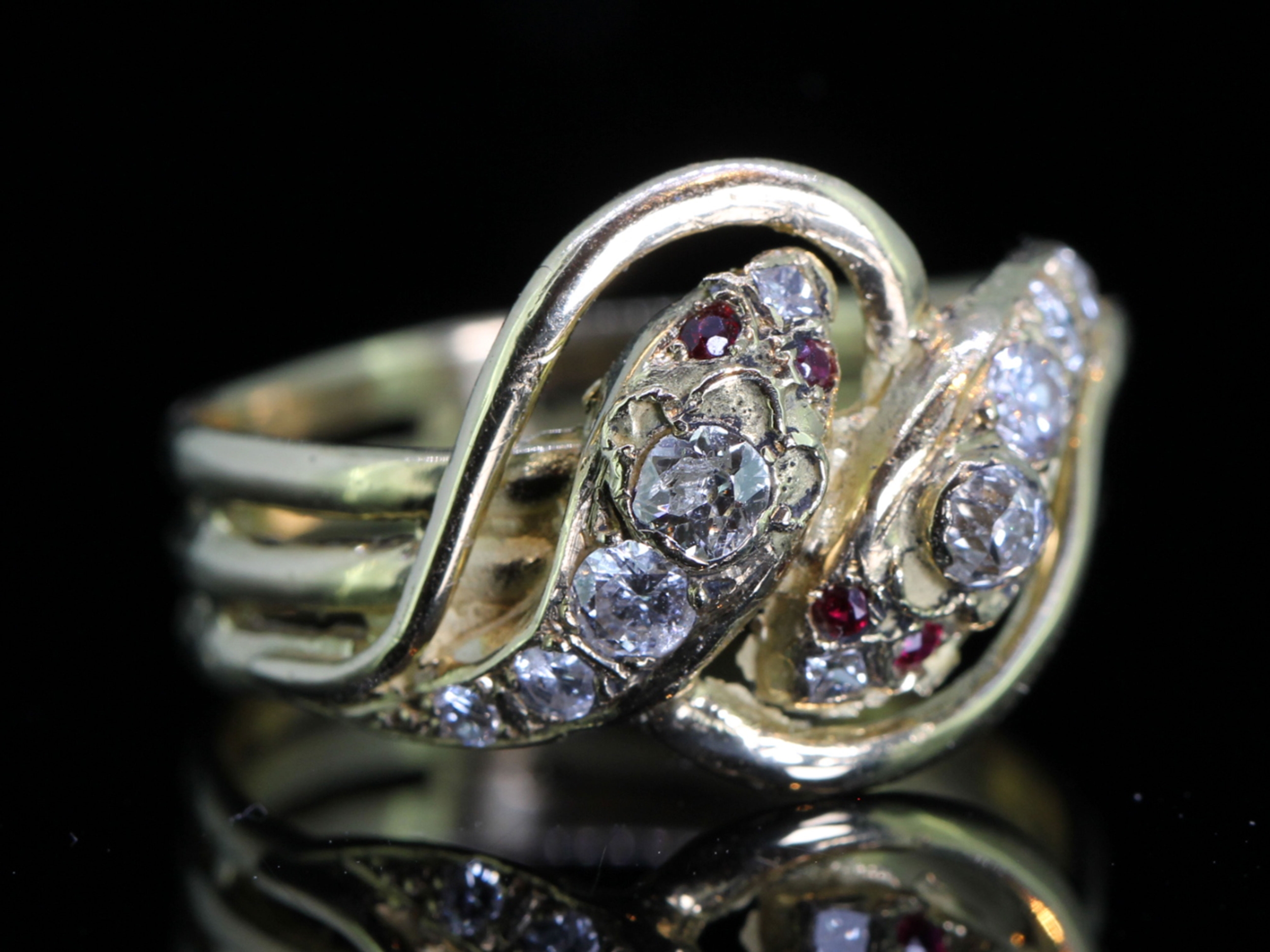 BEAUTIFUL RUBY AND DIAMOND EDWARDIAN 18 CARAT GOLD DOUBLE SNAKE RING