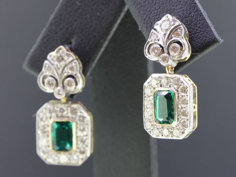  ENTRANCING EMERALD AND DIAMOND 18 CARAT GOLD EARRINGS