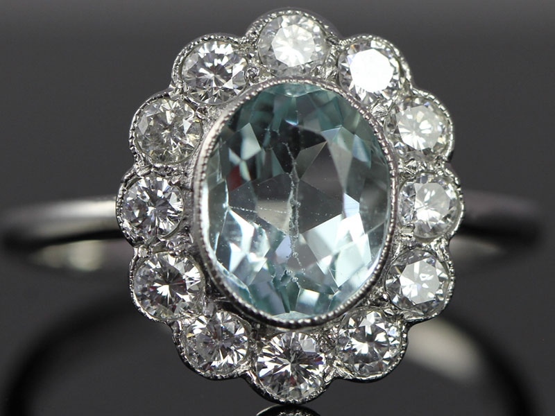 IMPRESSIVE AQUAMARINE AND DIAMOND PLATINUM CLUSTER RING