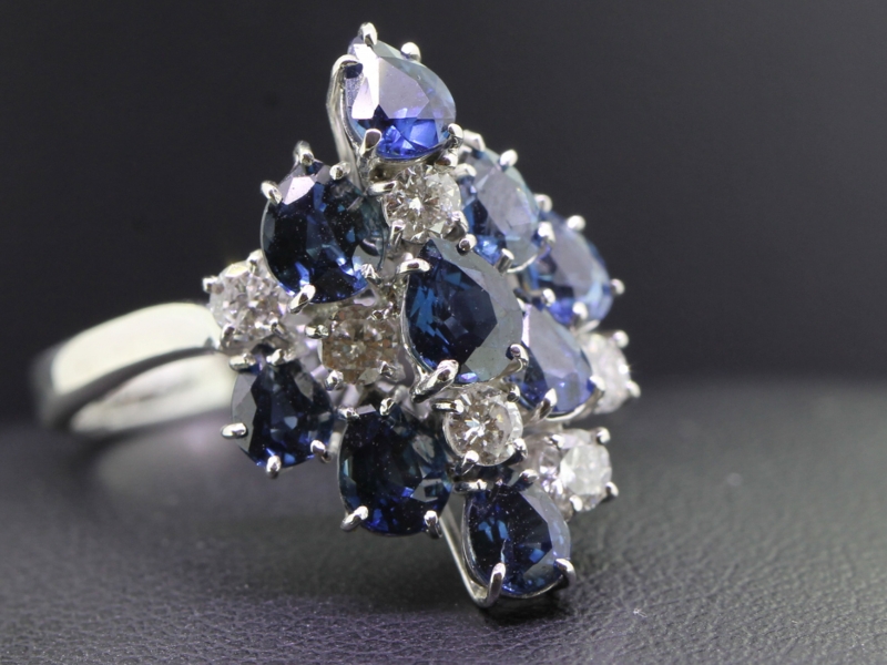 MAGNIFICENT BOLD COCKTAIL SAPPHIRE AND DIAMOND 18 CARAT GOLD CLUSTER COCKTAIL RING