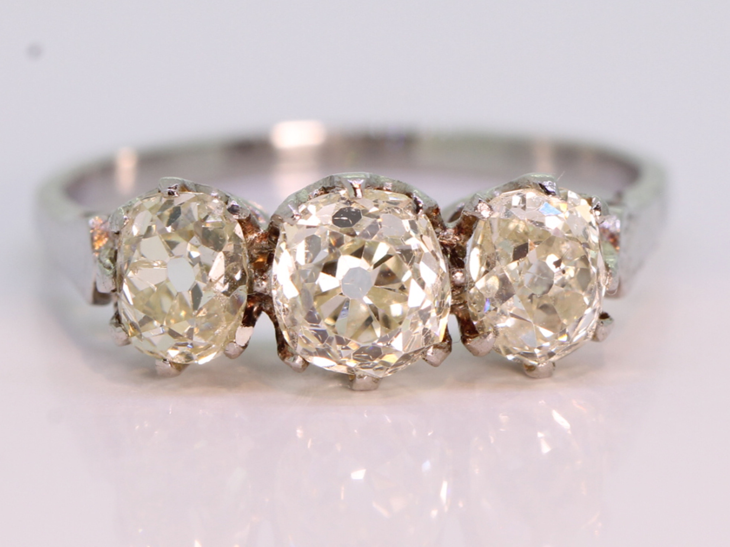 Stunning 1920s Diamond Trilogy Platinum Ring With Cert