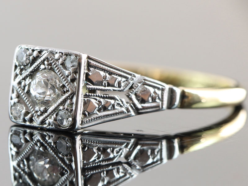 WONDERFUL ART DECO DIAMOND PLATINUM AND 18 CARAT GOLD RING