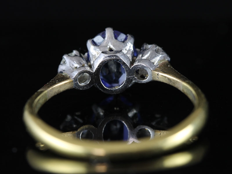 GORGEOUS CEYLON SAPPHIRE AND DIAMOND 18 CARAT GOLD TRILOGY RING