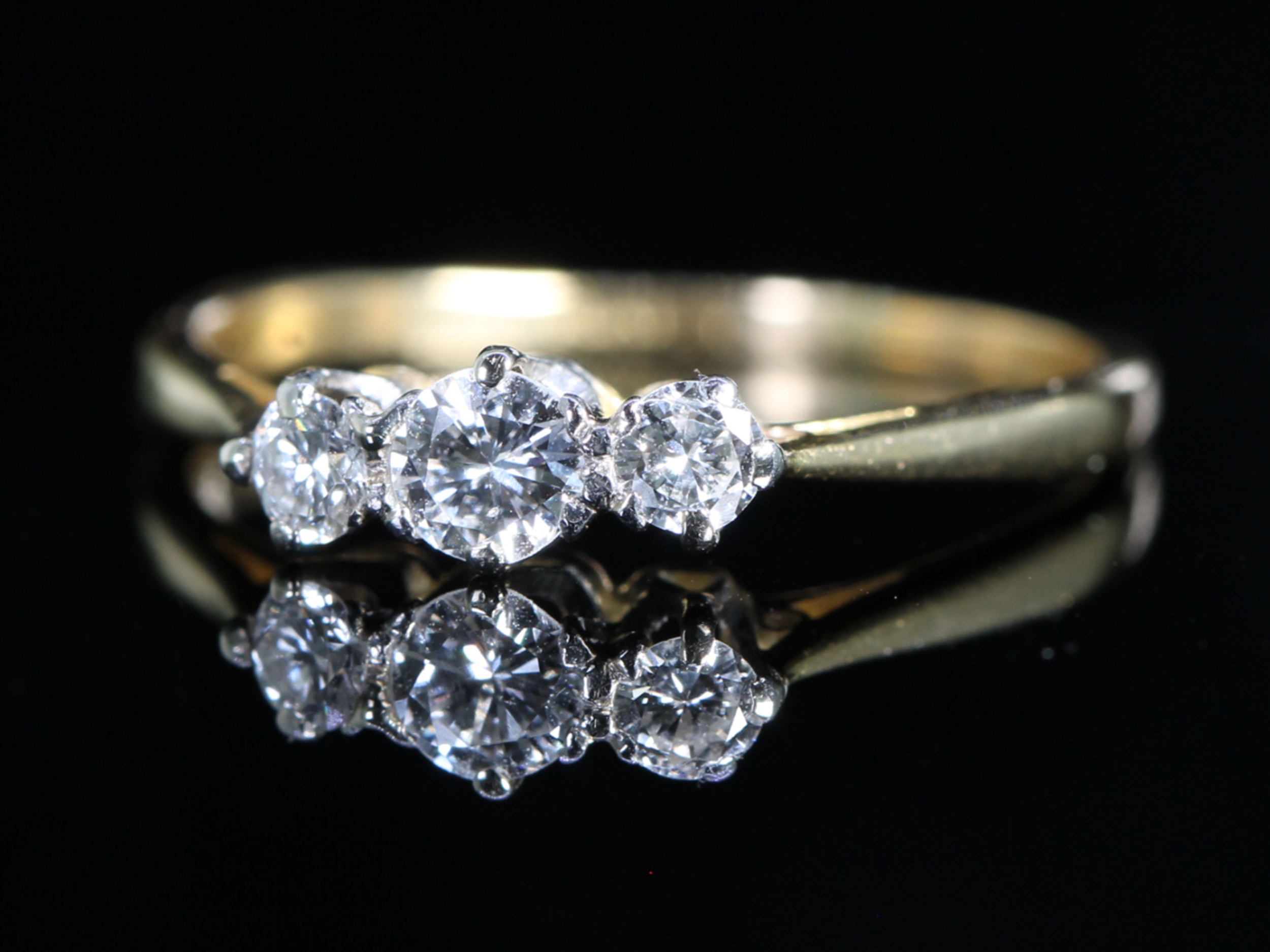 Art Deco 18ct God Diamond Trilogy Ring, Circa 1930s
