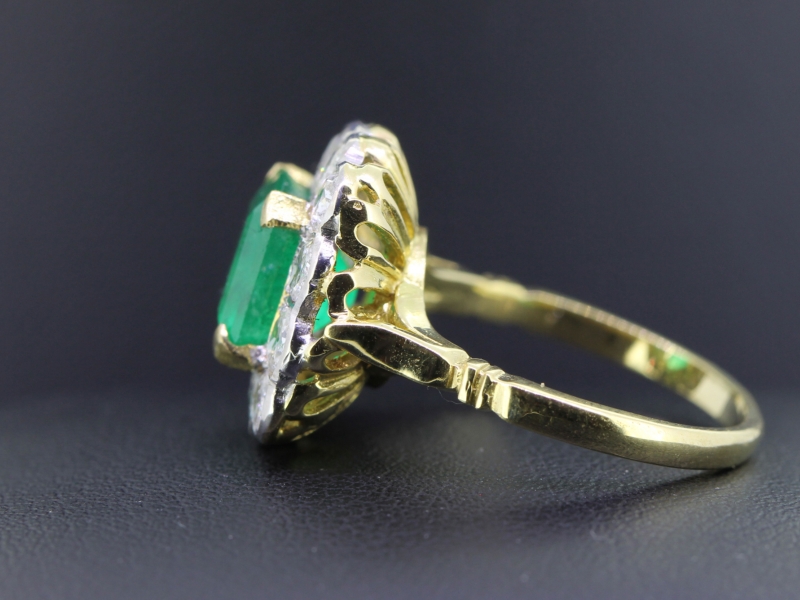 ALLURING EMERALD AND DIAMOND 18 CARAT GOLD CLUSTER RING