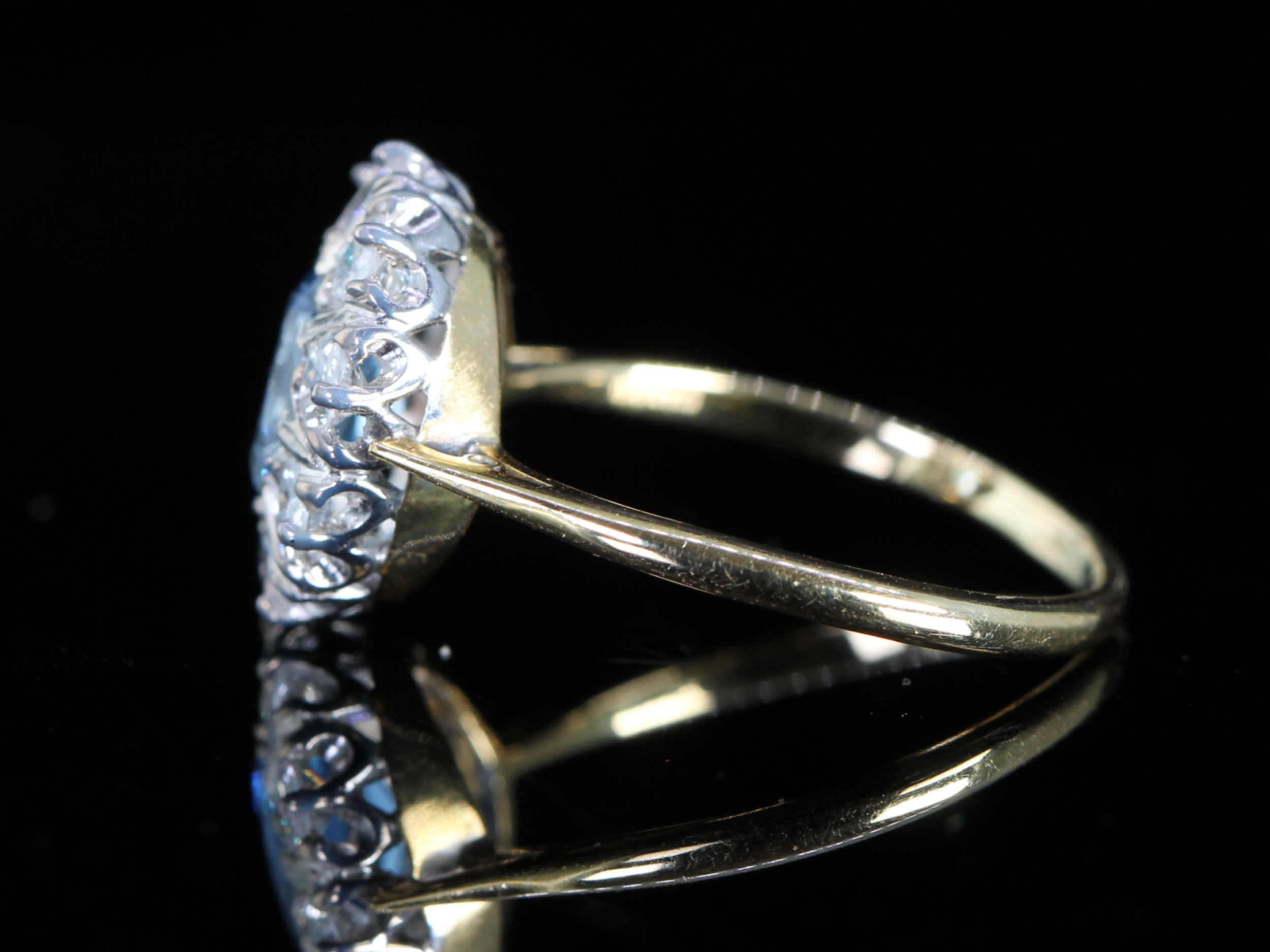 Art Deco Aquamarine and Diamond 18ct Gold Cluster Ring