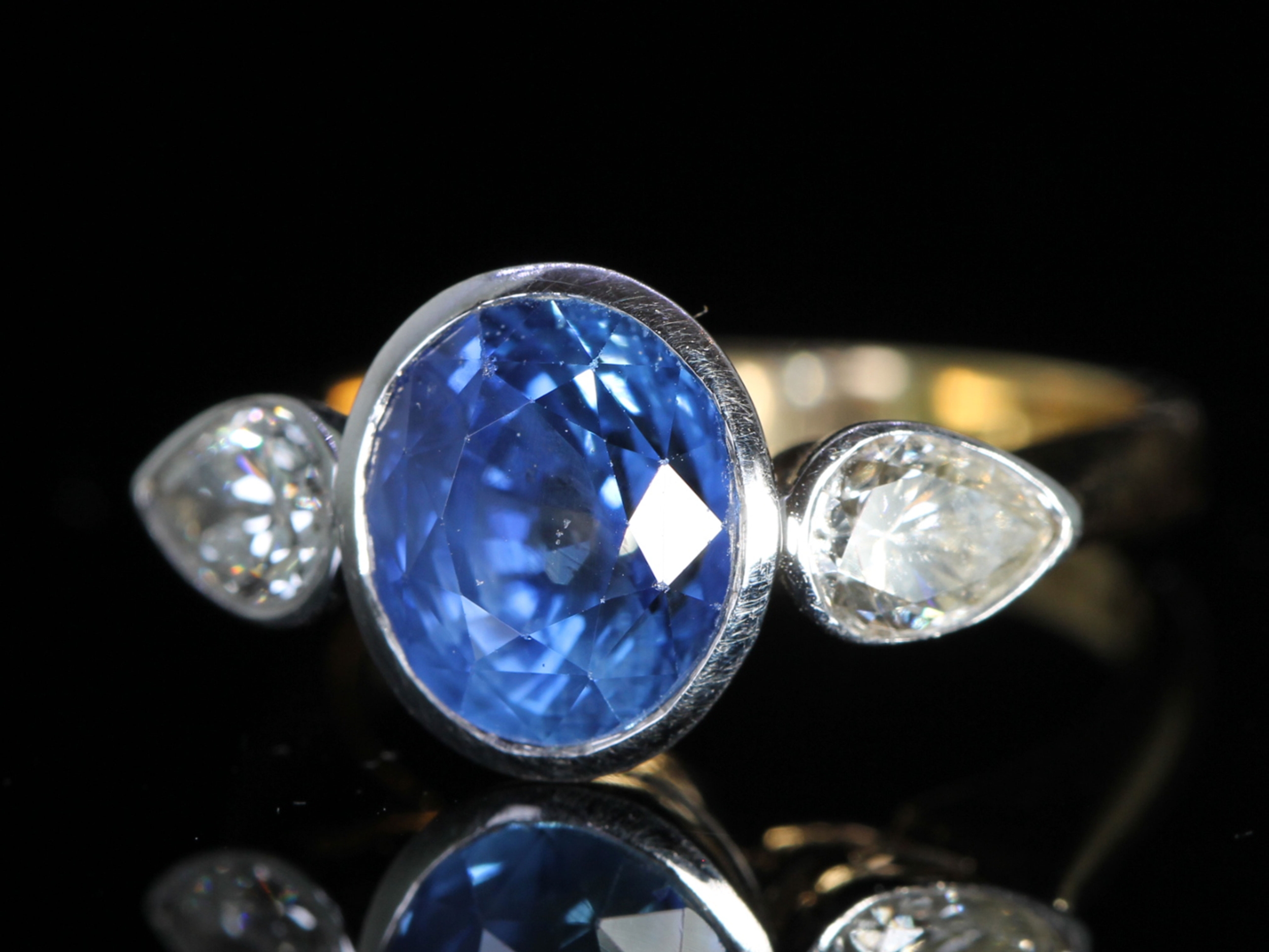 Vintage 3.5ct Sapphire and Diamond 18ct Gold Trilogy Ring
