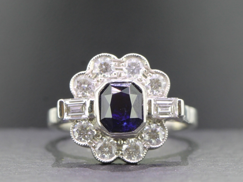 STUNNING CEYLON SAPPHIRE AND DIAMOND PLATINUM CLUSTER RING