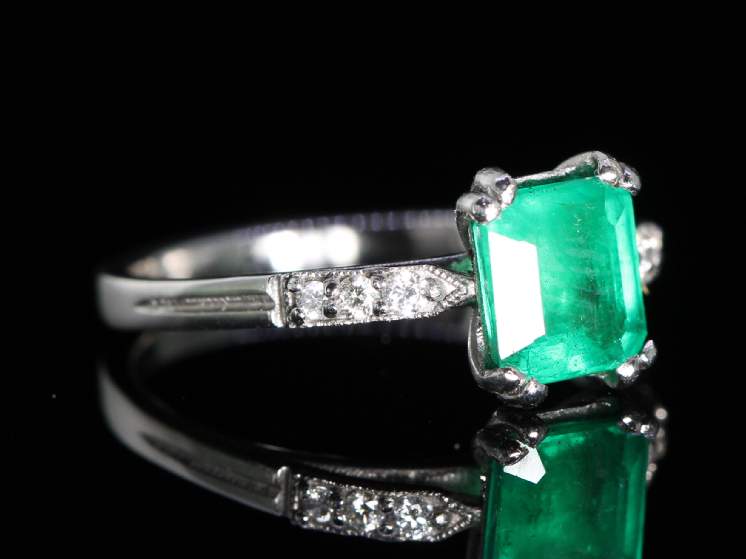 Vintage Colombian Emerald and Diamond Platinum Ring 