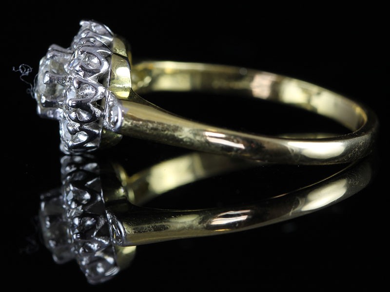 BEAUTIFUL CIRCA 1918 ROUND CUT DIAMOND RING WITH SHOULDER STONE IN 18 CARAT GOLD