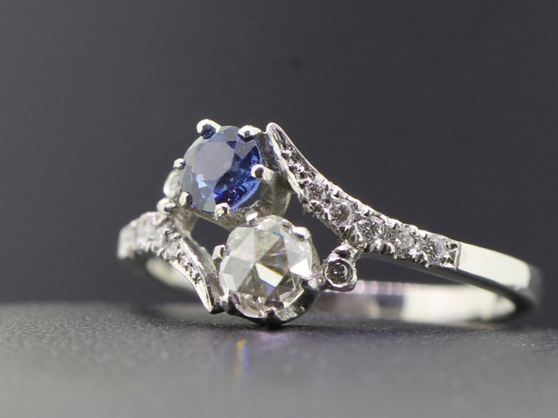 ELEGANT TWO STONE DIAMOND AND SAPPHIRE PLATINUM RING ON A TWIST