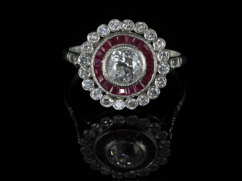 A TRULY BEAUTIFUL ART DECO ERA RUBY AND DIAMOND 18CT RING