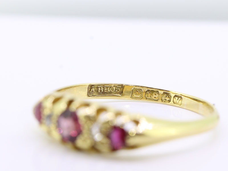 LOVELY RUBY AND DIAMOND 18 CARAT GOLD FIVE STONE RING