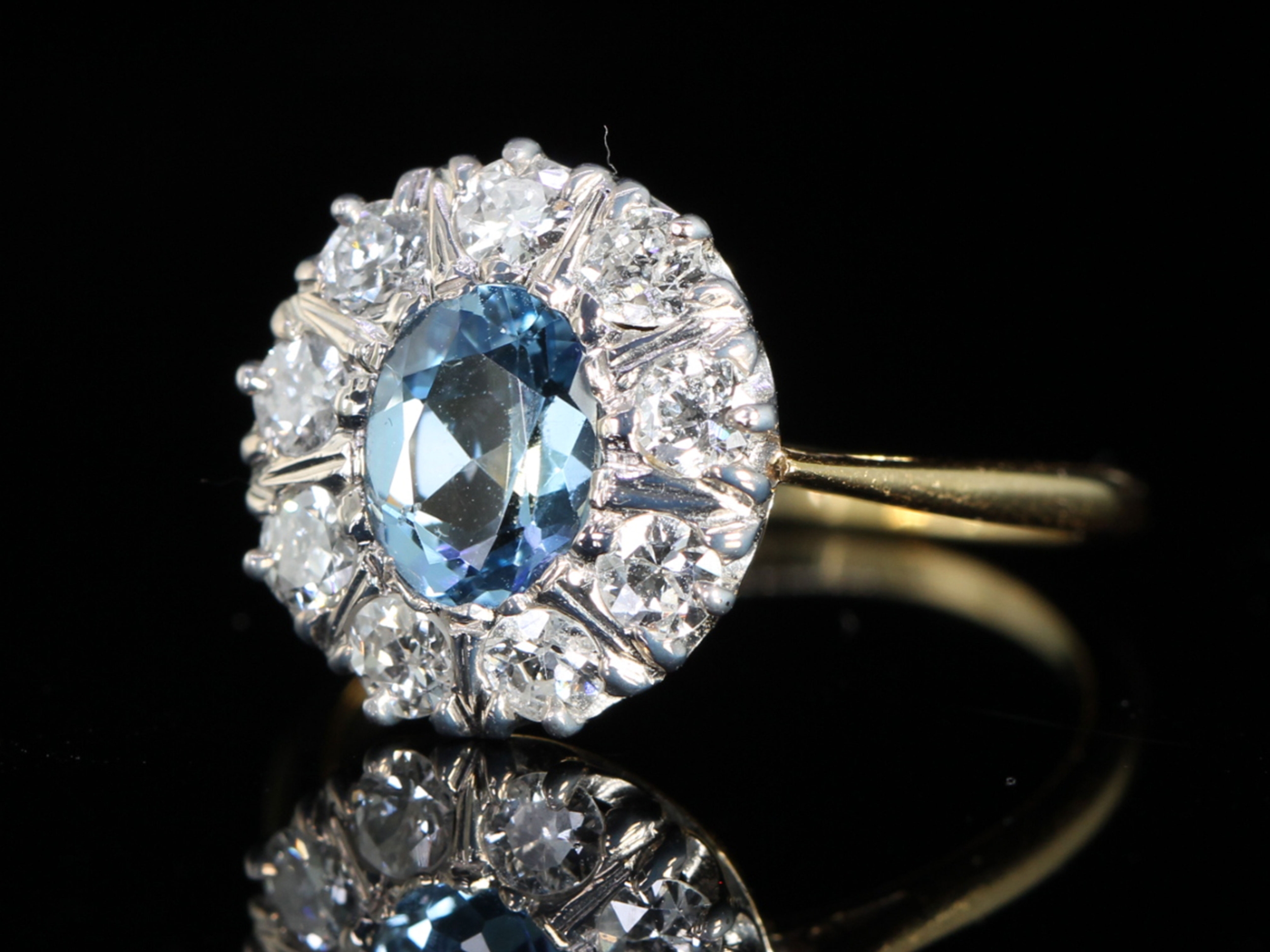 Art Deco Aquamarine and Diamond 18ct Gold Cluster Ring