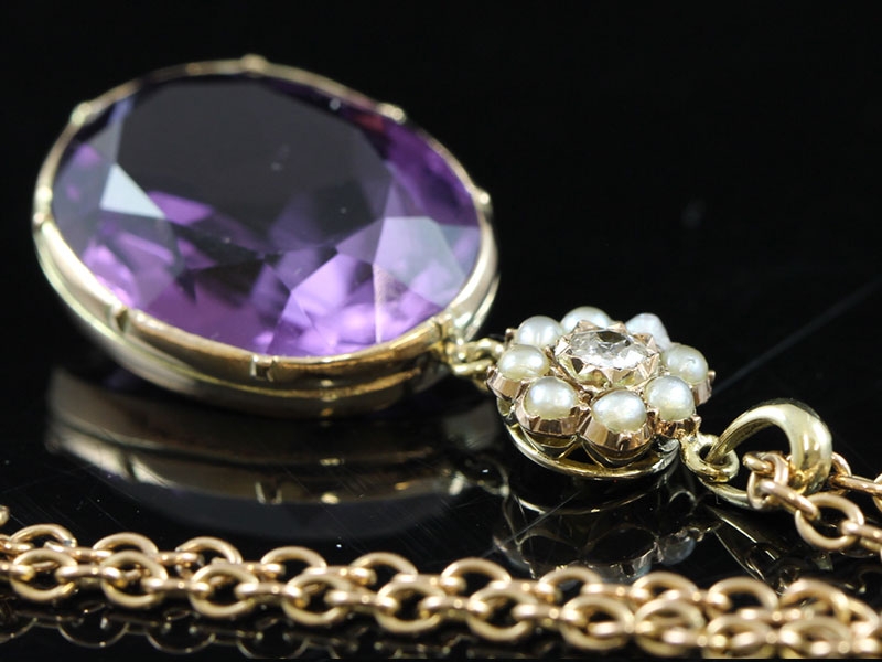 STUNNING AMETHYST, SEED PEARL AND DIAMOND 9 CARAT GOLD PENDANT AND CHAIN