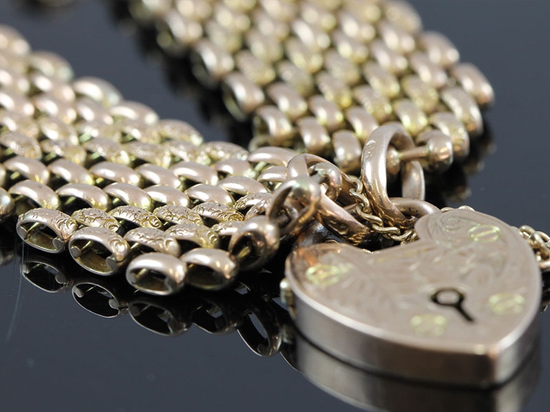 BEAUTIFUL EDWARDIAN 9 CARAT GOLD GATE BRACELET