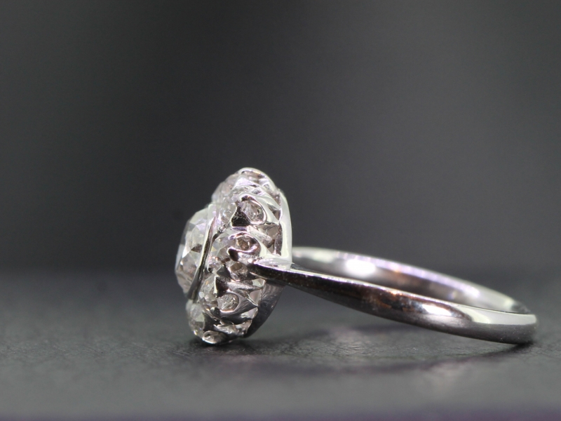  STUNNING TEN STONE DIAMOND DAISY PLATINUM RING