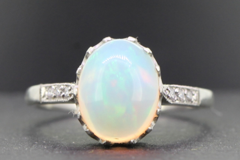 BEAUTIFUL OPAL AND DIAMOND SOLITAIRE PLATINUM RING