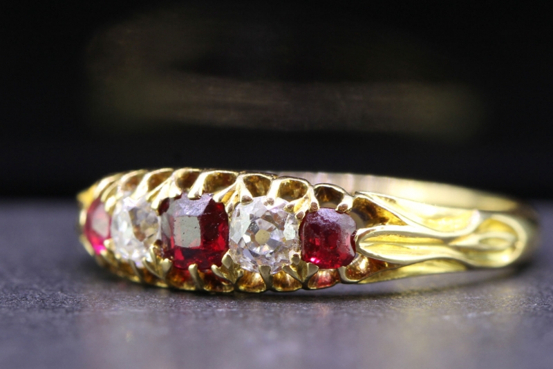  EXQUISITE RUBY AND DIAMOND 18 CARAT GOLD GYPSY RING