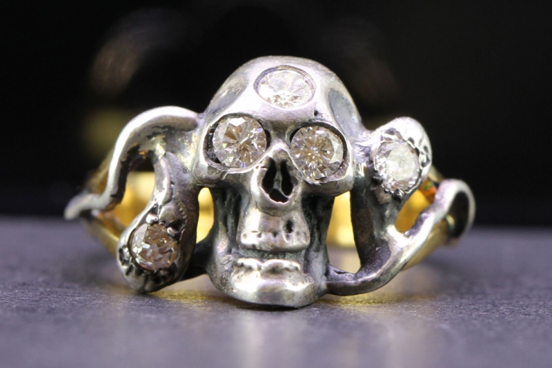 HANDSOME EDWARDIAN MEMENTO MORI 22 CARAT GOLD/SILVER SKULL AND SERPENT RING