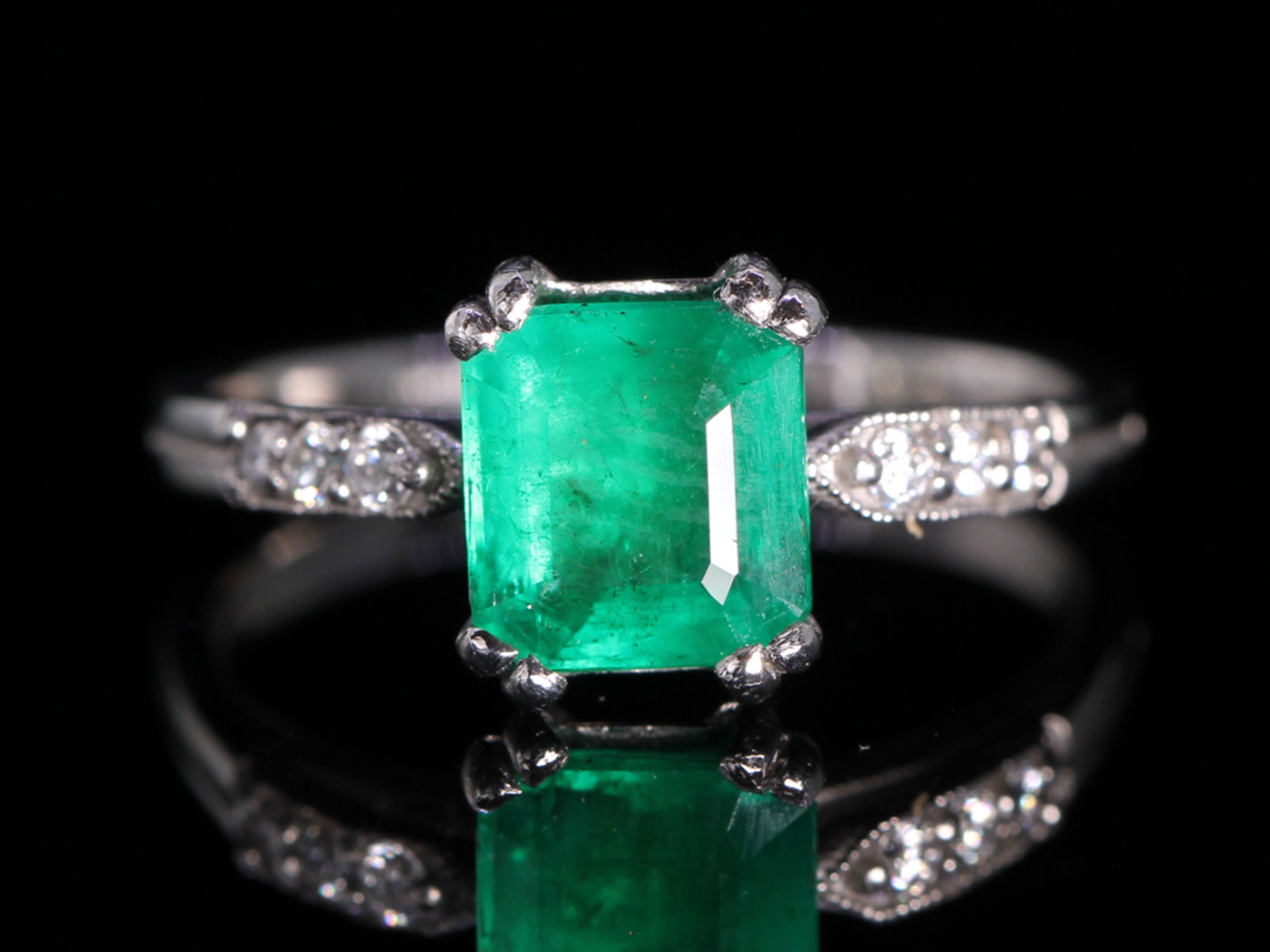 Vintage Colombian Emerald and Diamond Platinum Ring 