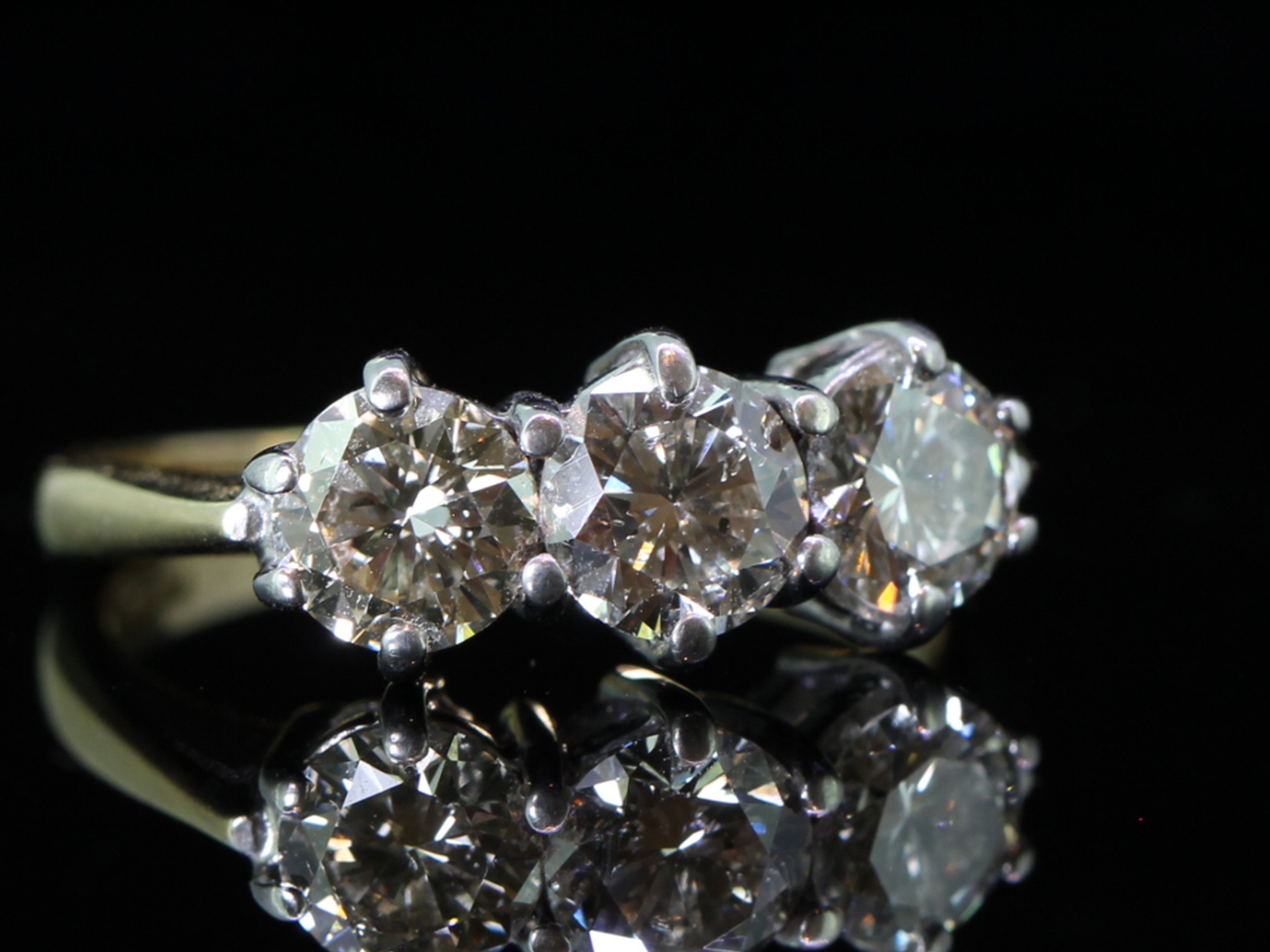 Gorgeous Diamond 18 Carat Gold Trilogy Ring