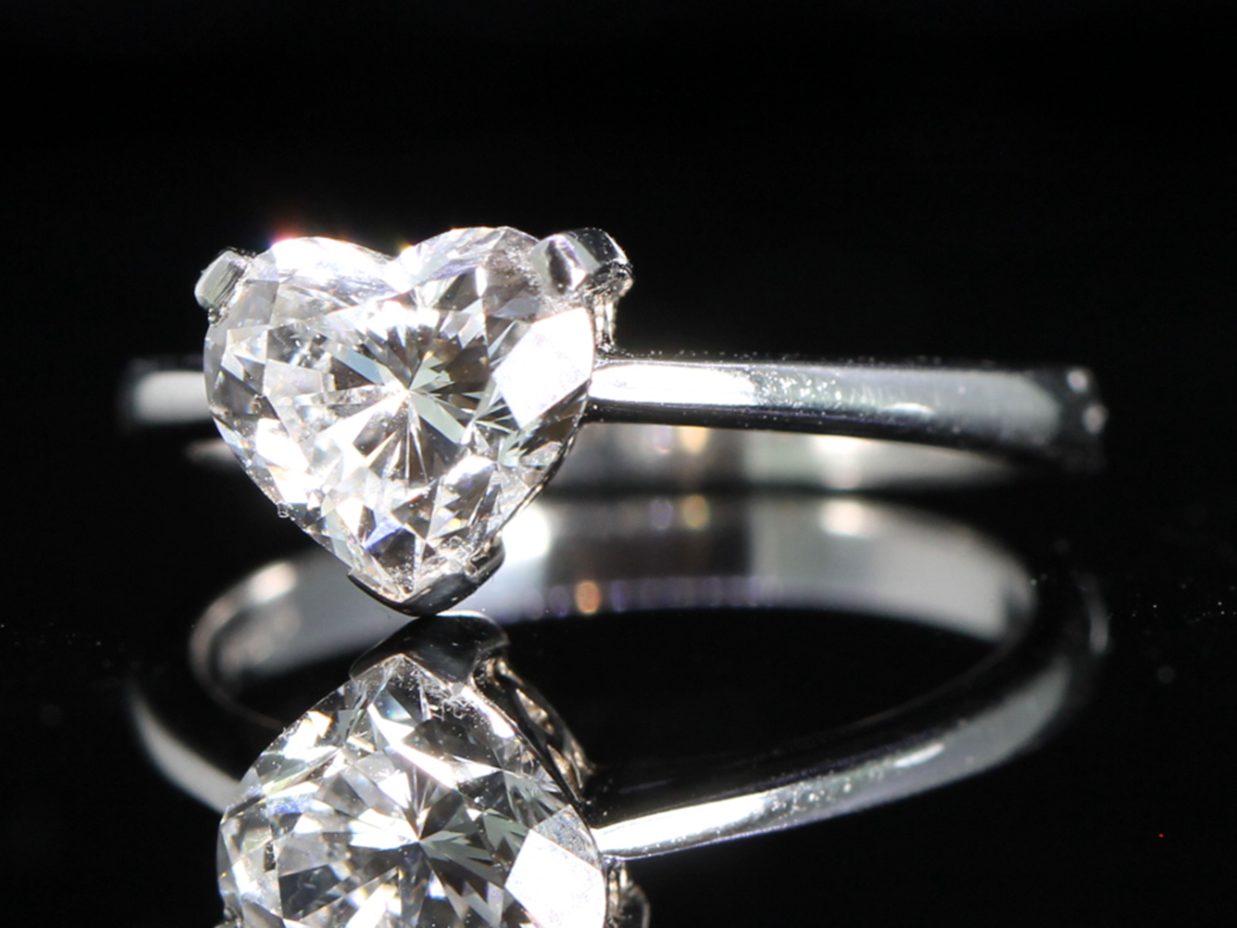 Natural Heart Shaped Diamond 1.67cts with Cert 18ct Gold Ring