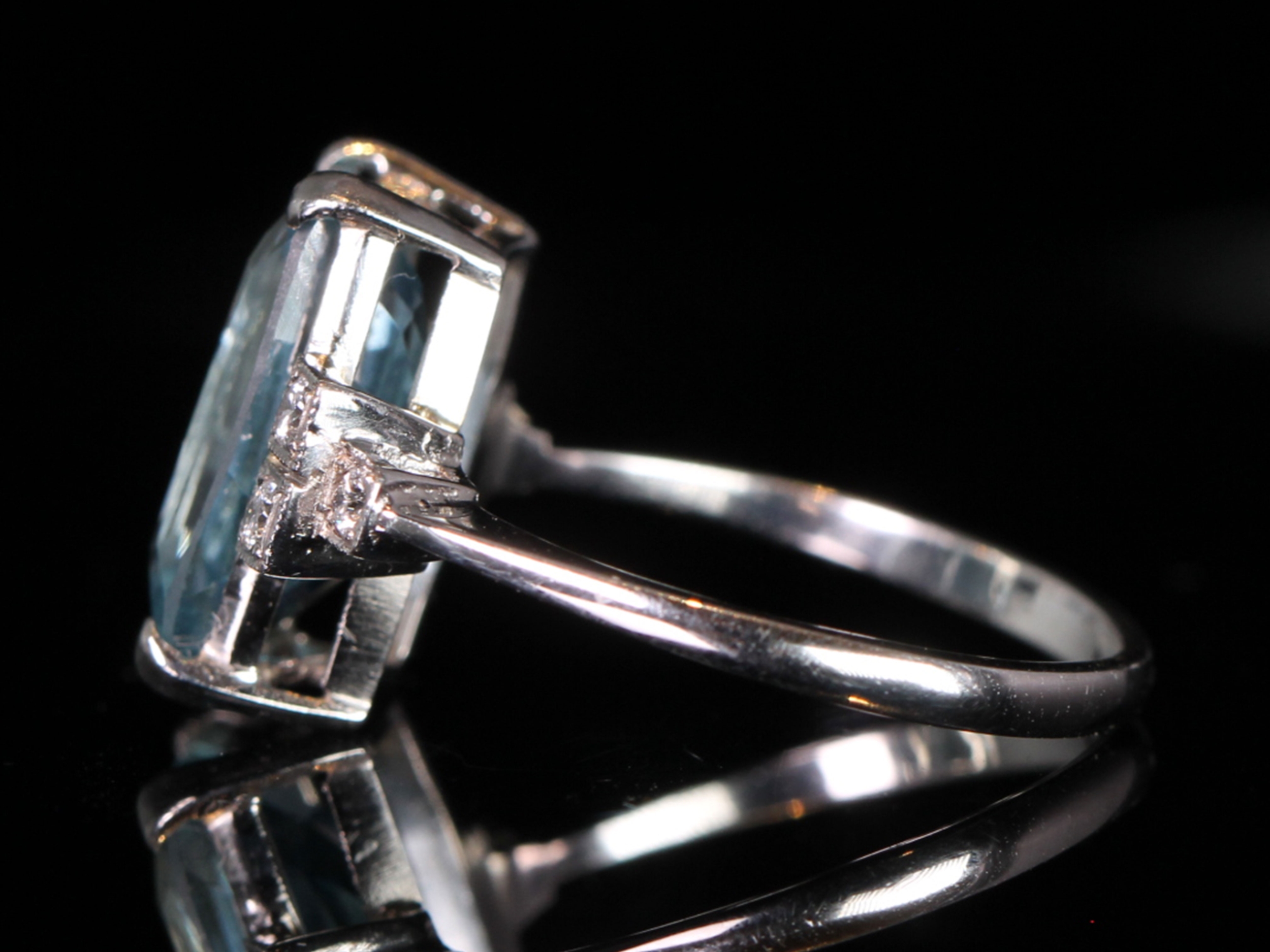 Art Deco 4.37 carat  Aquamarine and Diamond Platinum Ring 