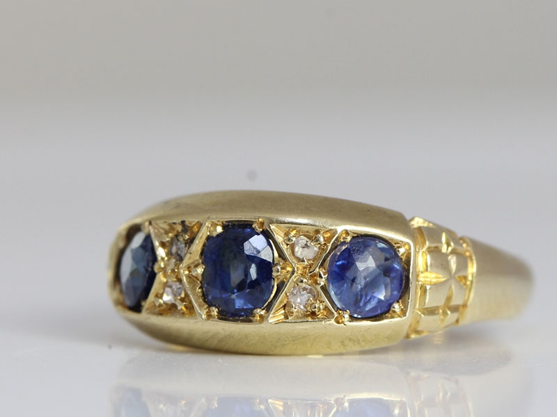 WONDERFUL EDWARDIAN SAPPHIRE AND DIAMOND 18 CARAT GOLD GYPSY RING