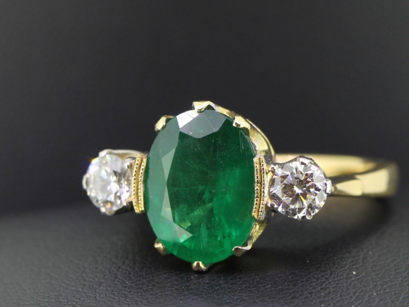 BREATHTAKING COLOMBIAN EMERALD AND DIAMOND TRILOGY 18 CARAT GOLD RING